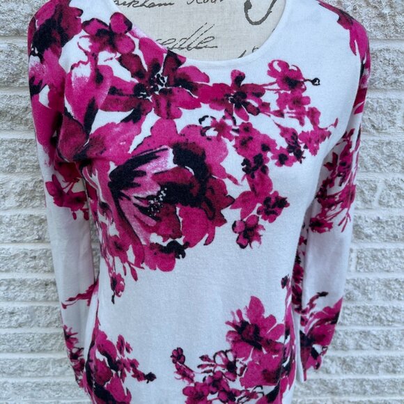 Soft Knit long sleeve sweater with flower detail size L - Picture 2 of 6
